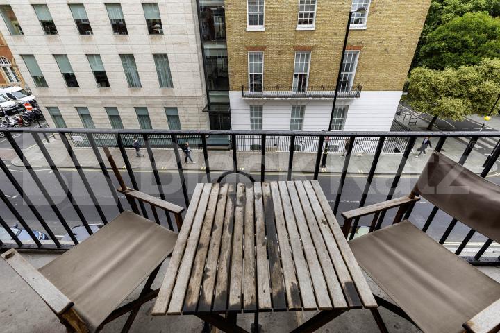 Three double bedrooms, two bathrooms, high ceilings and a spacious lounge. Melcombe Court, Dorset Square, Baker Street